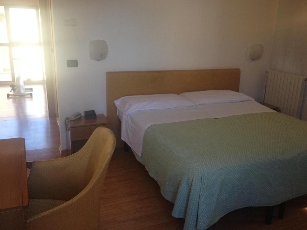 Hotel Terme Belvedere Abano Terme Szoba fotó